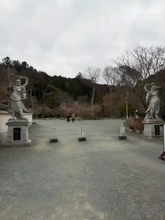 鎮國寺の{uncategorized: "未分類", other: "その他", undefined: "問題あり", building: "その他建物", grave: "お墓", sacred_gate: "鳥居", guardian: "狛犬", statue: "像", buddha: "仏像", history: "歴史", nature: "自然", garden: "庭園", animal: "動物", pagoda: "塔", temizu: "手水舎", mountain_gate: "山門・神門", sanctuary: "本殿・本堂", subordinate: "末社・摂社", art: "芸術", scenery: "景色", jizo: "地蔵", ema: "絵馬", goshuin: "御朱印", omikuji: "おみくじ", items: "授与品その他", amulet: "お守り", goshuincho: "御朱印帳", eats: "食事", festival: "お祭り", votive_dance: "神楽", shichigosan: "七五三参", wedding: "結婚式", experience: "体験その他", initially: "初詣", around: "周辺", anti_infection: "感染症対策"}