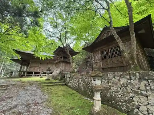 瑠璃寺の{uncategorized: "未分類", other: "その他", undefined: "問題あり", building: "その他建物", grave: "お墓", sacred_gate: "鳥居", guardian: "狛犬", statue: "像", buddha: "仏像", history: "歴史", nature: "自然", garden: "庭園", animal: "動物", pagoda: "塔", temizu: "手水舎", mountain_gate: "山門・神門", sanctuary: "本殿・本堂", subordinate: "末社・摂社", art: "芸術", scenery: "景色", jizo: "地蔵", ema: "絵馬", goshuin: "御朱印", omikuji: "おみくじ", items: "授与品その他", amulet: "お守り", goshuincho: "御朱印帳", eats: "食事", festival: "お祭り", votive_dance: "神楽", shichigosan: "七五三参", wedding: "結婚式", experience: "体験その他", initially: "初詣", around: "周辺", anti_infection: "感染症対策"}