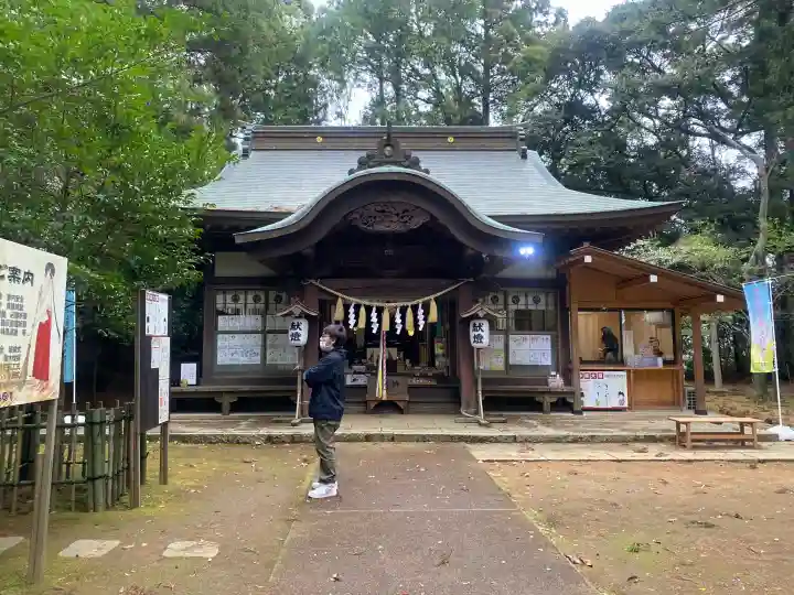 成田熊野神社の{uncategorized: "未分類", other: "その他", undefined: "問題あり", building: "その他建物", grave: "お墓", sacred_gate: "鳥居", guardian: "狛犬", statue: "像", buddha: "仏像", history: "歴史", nature: "自然", garden: "庭園", animal: "動物", pagoda: "塔", temizu: "手水舎", mountain_gate: "山門・神門", sanctuary: "本殿・本堂", subordinate: "末社・摂社", art: "芸術", scenery: "景色", jizo: "地蔵", ema: "絵馬", goshuin: "御朱印", omikuji: "おみくじ", items: "授与品その他", amulet: "お守り", goshuincho: "御朱印帳", eats: "食事", festival: "お祭り", votive_dance: "神楽", shichigosan: "七五三参", wedding: "結婚式", experience: "体験その他", initially: "初詣", around: "周辺", anti_infection: "感染症対策"}