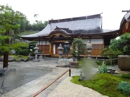 満願寺の本殿・本堂
