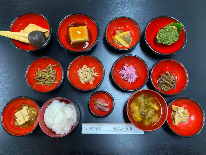 出羽神社(出羽三山神社)~三神合祭殿~の食事