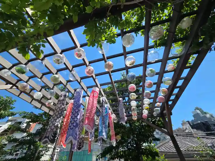 駒込妙義神社の{uncategorized: "未分類", other: "その他", undefined: "問題あり", building: "その他建物", grave: "お墓", sacred_gate: "鳥居", guardian: "狛犬", statue: "像", buddha: "仏像", history: "歴史", nature: "自然", garden: "庭園", animal: "動物", pagoda: "塔", temizu: "手水舎", mountain_gate: "山門・神門", sanctuary: "本殿・本堂", subordinate: "末社・摂社", art: "芸術", scenery: "景色", jizo: "地蔵", ema: "絵馬", goshuin: "御朱印", omikuji: "おみくじ", items: "授与品その他", amulet: "お守り", goshuincho: "御朱印帳", eats: "食事", festival: "お祭り", votive_dance: "神楽", shichigosan: "七五三参", wedding: "結婚式", experience: "体験その他", initially: "初詣", around: "周辺", anti_infection: "感染症対策"}