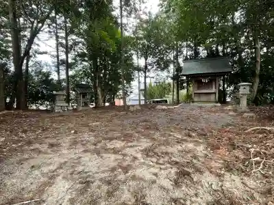 十二神社の{uncategorized: "未分類", other: "その他", undefined: "問題あり", building: "その他建物", grave: "お墓", sacred_gate: "鳥居", guardian: "狛犬", statue: "像", buddha: "仏像", history: "歴史", nature: "自然", garden: "庭園", animal: "動物", pagoda: "塔", temizu: "手水舎", mountain_gate: "山門・神門", sanctuary: "本殿・本堂", subordinate: "末社・摂社", art: "芸術", scenery: "景色", jizo: "地蔵", ema: "絵馬", goshuin: "御朱印", omikuji: "おみくじ", items: "授与品その他", amulet: "お守り", goshuincho: "御朱印帳", eats: "食事", festival: "お祭り", votive_dance: "神楽", shichigosan: "七五三参", wedding: "結婚式", experience: "体験その他", initially: "初詣", around: "周辺", anti_infection: "感染症対策"}