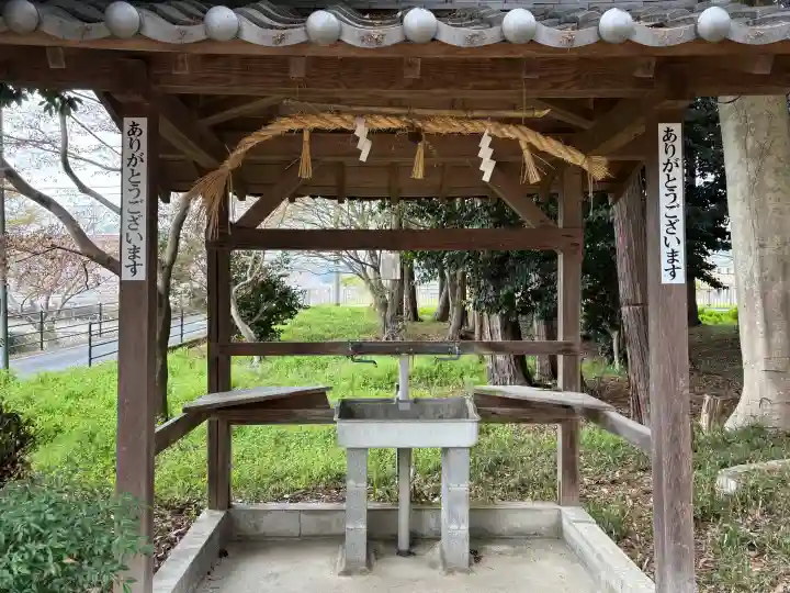 菌神社の{uncategorized: "未分類", other: "その他", undefined: "問題あり", building: "その他建物", grave: "お墓", sacred_gate: "鳥居", guardian: "狛犬", statue: "像", buddha: "仏像", history: "歴史", nature: "自然", garden: "庭園", animal: "動物", pagoda: "塔", temizu: "手水舎", mountain_gate: "山門・神門", sanctuary: "本殿・本堂", subordinate: "末社・摂社", art: "芸術", scenery: "景色", jizo: "地蔵", ema: "絵馬", goshuin: "御朱印", omikuji: "おみくじ", items: "授与品その他", amulet: "お守り", goshuincho: "御朱印帳", eats: "食事", festival: "お祭り", votive_dance: "神楽", shichigosan: "七五三参", wedding: "結婚式", experience: "体験その他", initially: "初詣", around: "周辺", anti_infection: "感染症対策"}