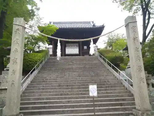 阿智神社の山門