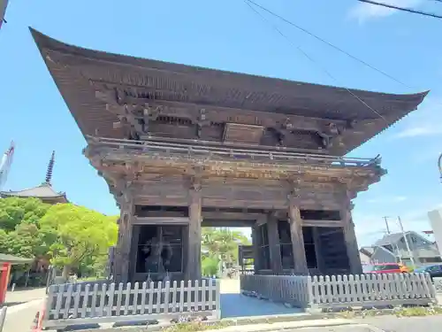 甚目寺の山門・神門