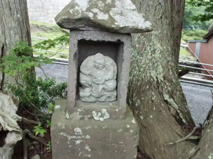 霞露ケ岳神社の建物その他