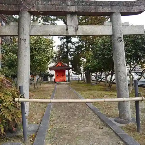 西大寺石落神社本殿の鳥居