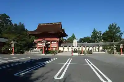 美濃國一宮　南宮大社の山門・神門