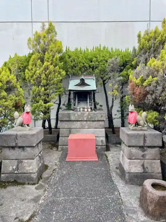 豊川稲荷(藤沢さいか屋)の{uncategorized: "未分類", other: "その他", undefined: "問題あり", building: "その他建物", grave: "お墓", sacred_gate: "鳥居", guardian: "狛犬", statue: "像", buddha: "仏像", history: "歴史", nature: "自然", garden: "庭園", animal: "動物", pagoda: "塔", temizu: "手水舎", mountain_gate: "山門・神門", sanctuary: "本殿・本堂", subordinate: "末社・摂社", art: "芸術", scenery: "景色", jizo: "地蔵", ema: "絵馬", goshuin: "御朱印", omikuji: "おみくじ", items: "授与品その他", amulet: "お守り", goshuincho: "御朱印帳", eats: "食事", festival: "お祭り", votive_dance: "神楽", shichigosan: "七五三参", wedding: "結婚式", experience: "体験その他", initially: "初詣", around: "周辺", anti_infection: "感染症対策"}