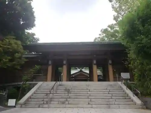 東郷神社の山門・神門