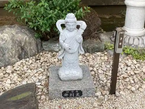 妙秀寺の像