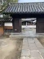 戒壇院の山門・神門