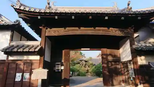 来迎寺の山門