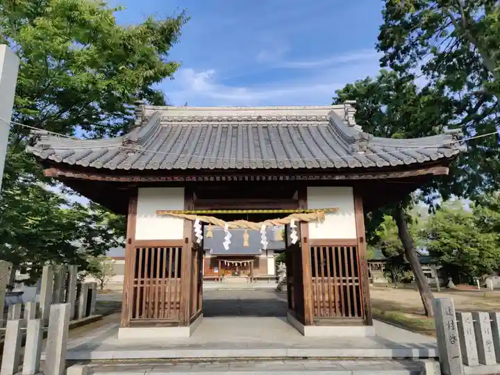 新羅神社の山門・神門