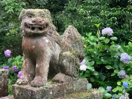 宇奈岐日女神社の狛犬