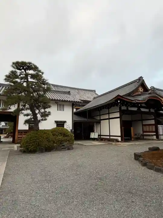 聖護院門跡の{uncategorized: "未分類", other: "その他", undefined: "問題あり", building: "その他建物", grave: "お墓", sacred_gate: "鳥居", guardian: "狛犬", statue: "像", buddha: "仏像", history: "歴史", nature: "自然", garden: "庭園", animal: "動物", pagoda: "塔", temizu: "手水舎", mountain_gate: "山門・神門", sanctuary: "本殿・本堂", subordinate: "末社・摂社", art: "芸術", scenery: "景色", jizo: "地蔵", ema: "絵馬", goshuin: "御朱印", omikuji: "おみくじ", items: "授与品その他", amulet: "お守り", goshuincho: "御朱印帳", eats: "食事", festival: "お祭り", votive_dance: "神楽", shichigosan: "七五三参", wedding: "結婚式", experience: "体験その他", initially: "初詣", around: "周辺", anti_infection: "感染症対策"}