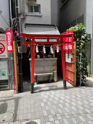 宝童稲荷神社の鳥居