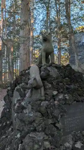 三峯神社の{uncategorized: "未分類", other: "その他", undefined: "問題あり", building: "その他建物", grave: "お墓", sacred_gate: "鳥居", guardian: "狛犬", statue: "像", buddha: "仏像", history: "歴史", nature: "自然", garden: "庭園", animal: "動物", pagoda: "塔", temizu: "手水舎", mountain_gate: "山門・神門", sanctuary: "本殿・本堂", subordinate: "末社・摂社", art: "芸術", scenery: "景色", jizo: "地蔵", ema: "絵馬", goshuin: "御朱印", omikuji: "おみくじ", items: "授与品その他", amulet: "お守り", goshuincho: "御朱印帳", eats: "食事", festival: "お祭り", votive_dance: "神楽", shichigosan: "七五三参", wedding: "結婚式", experience: "体験その他", initially: "初詣", around: "周辺", anti_infection: "感染症対策"}
