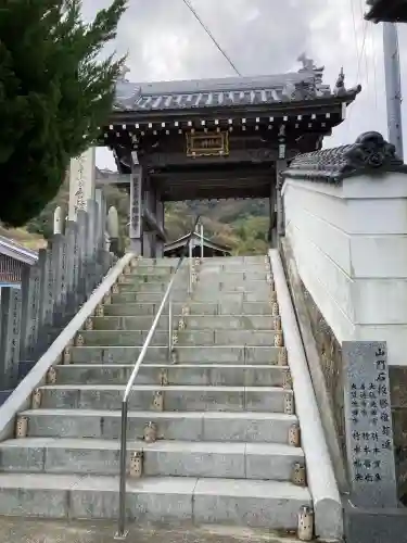 出釋迦寺の{uncategorized: "未分類", other: "その他", undefined: "問題あり", building: "その他建物", grave: "お墓", sacred_gate: "鳥居", guardian: "狛犬", statue: "像", buddha: "仏像", history: "歴史", nature: "自然", garden: "庭園", animal: "動物", pagoda: "塔", temizu: "手水舎", mountain_gate: "山門・神門", sanctuary: "本殿・本堂", subordinate: "末社・摂社", art: "芸術", scenery: "景色", jizo: "地蔵", ema: "絵馬", goshuin: "御朱印", omikuji: "おみくじ", items: "授与品その他", amulet: "お守り", goshuincho: "御朱印帳", eats: "食事", festival: "お祭り", votive_dance: "神楽", shichigosan: "七五三参", wedding: "結婚式", experience: "体験その他", initially: "初詣", around: "周辺", anti_infection: "感染症対策"}
