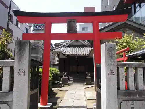 感應稲荷神社の鳥居