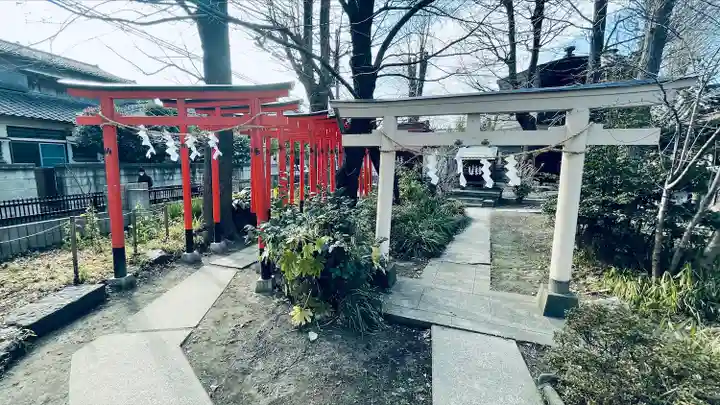 金山神社(若宮八幡宮境内社)の鳥居