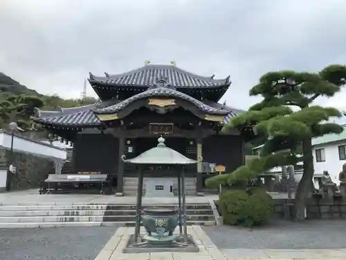 郷照寺の本殿・本堂