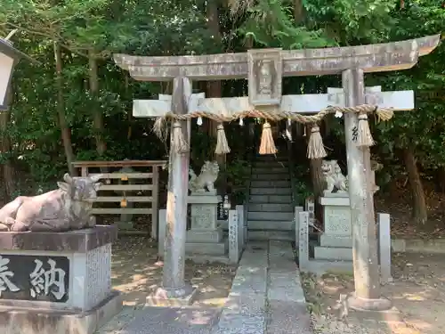 成石神社の鳥居