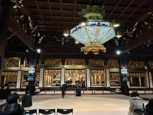 本願寺（西本願寺）の{uncategorized: "未分類", other: "その他", undefined: "問題あり", building: "その他建物", grave: "お墓", sacred_gate: "鳥居", guardian: "狛犬", statue: "像", buddha: "仏像", history: "歴史", nature: "自然", garden: "庭園", animal: "動物", pagoda: "塔", temizu: "手水舎", mountain_gate: "山門・神門", sanctuary: "本殿・本堂", subordinate: "末社・摂社", art: "芸術", scenery: "景色", jizo: "地蔵", ema: "絵馬", goshuin: "御朱印", omikuji: "おみくじ", items: "授与品その他", amulet: "お守り", goshuincho: "御朱印帳", eats: "食事", festival: "お祭り", votive_dance: "神楽", shichigosan: "七五三参", wedding: "結婚式", experience: "体験その他", initially: "初詣", around: "周辺", anti_infection: "感染症対策"}