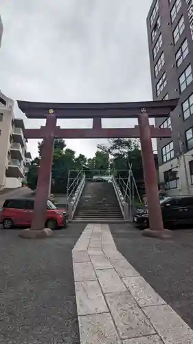 白金氷川神社の鳥居