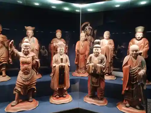 長谷寺の{uncategorized: "未分類", other: "その他", undefined: "問題あり", building: "その他建物", grave: "お墓", sacred_gate: "鳥居", guardian: "狛犬", statue: "像", buddha: "仏像", history: "歴史", nature: "自然", garden: "庭園", animal: "動物", pagoda: "塔", temizu: "手水舎", mountain_gate: "山門・神門", sanctuary: "本殿・本堂", subordinate: "末社・摂社", art: "芸術", scenery: "景色", jizo: "地蔵", ema: "絵馬", goshuin: "御朱印", omikuji: "おみくじ", items: "授与品その他", amulet: "お守り", goshuincho: "御朱印帳", eats: "食事", festival: "お祭り", votive_dance: "神楽", shichigosan: "七五三参", wedding: "結婚式", experience: "体験その他", initially: "初詣", around: "周辺", anti_infection: "感染症対策"}