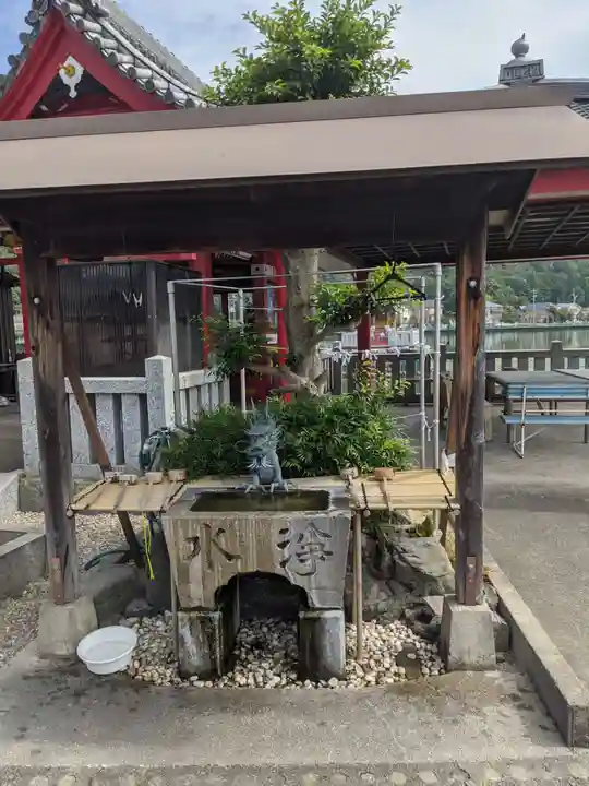 八大白龍大神の手水舎