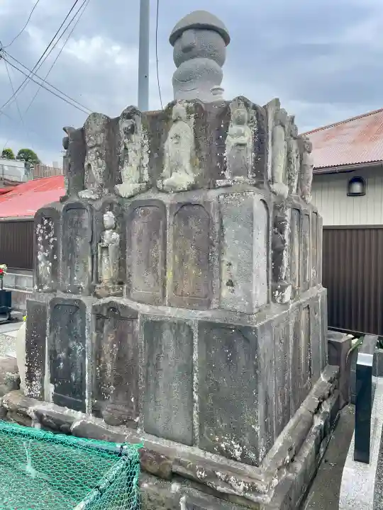 本成寺の{uncategorized: "未分類", other: "その他", undefined: "問題あり", building: "その他建物", grave: "お墓", sacred_gate: "鳥居", guardian: "狛犬", statue: "像", buddha: "仏像", history: "歴史", nature: "自然", garden: "庭園", animal: "動物", pagoda: "塔", temizu: "手水舎", mountain_gate: "山門・神門", sanctuary: "本殿・本堂", subordinate: "末社・摂社", art: "芸術", scenery: "景色", jizo: "地蔵", ema: "絵馬", goshuin: "御朱印", omikuji: "おみくじ", items: "授与品その他", amulet: "お守り", goshuincho: "御朱印帳", eats: "食事", festival: "お祭り", votive_dance: "神楽", shichigosan: "七五三参", wedding: "結婚式", experience: "体験その他", initially: "初詣", around: "周辺", anti_infection: "感染症対策"}