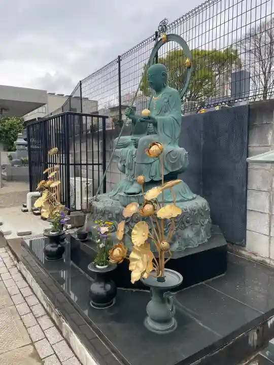 真弘寺の{uncategorized: "未分類", other: "その他", undefined: "問題あり", building: "その他建物", grave: "お墓", sacred_gate: "鳥居", guardian: "狛犬", statue: "像", buddha: "仏像", history: "歴史", nature: "自然", garden: "庭園", animal: "動物", pagoda: "塔", temizu: "手水舎", mountain_gate: "山門・神門", sanctuary: "本殿・本堂", subordinate: "末社・摂社", art: "芸術", scenery: "景色", jizo: "地蔵", ema: "絵馬", goshuin: "御朱印", omikuji: "おみくじ", items: "授与品その他", amulet: "お守り", goshuincho: "御朱印帳", eats: "食事", festival: "お祭り", votive_dance: "神楽", shichigosan: "七五三参", wedding: "結婚式", experience: "体験その他", initially: "初詣", around: "周辺", anti_infection: "感染症対策"}