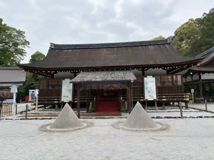 賀茂別雷神社(上賀茂神社)の{uncategorized: "未分類", other: "その他", undefined: "問題あり", building: "その他建物", grave: "お墓", sacred_gate: "鳥居", guardian: "狛犬", statue: "像", buddha: "仏像", history: "歴史", nature: "自然", garden: "庭園", animal: "動物", pagoda: "塔", temizu: "手水舎", mountain_gate: "山門・神門", sanctuary: "本殿・本堂", subordinate: "末社・摂社", art: "芸術", scenery: "景色", jizo: "地蔵", ema: "絵馬", goshuin: "御朱印", omikuji: "おみくじ", items: "授与品その他", amulet: "お守り", goshuincho: "御朱印帳", eats: "食事", festival: "お祭り", votive_dance: "神楽", shichigosan: "七五三参", wedding: "結婚式", experience: "体験その他", initially: "初詣", around: "周辺", anti_infection: "感染症対策"}