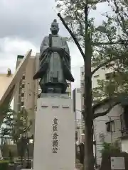 玉造稲荷神社の像