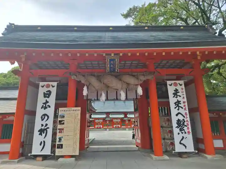 熊野速玉大社の{uncategorized: "未分類", other: "その他", undefined: "問題あり", building: "その他建物", grave: "お墓", sacred_gate: "鳥居", guardian: "狛犬", statue: "像", buddha: "仏像", history: "歴史", nature: "自然", garden: "庭園", animal: "動物", pagoda: "塔", temizu: "手水舎", mountain_gate: "山門・神門", sanctuary: "本殿・本堂", subordinate: "末社・摂社", art: "芸術", scenery: "景色", jizo: "地蔵", ema: "絵馬", goshuin: "御朱印", omikuji: "おみくじ", items: "授与品その他", amulet: "お守り", goshuincho: "御朱印帳", eats: "食事", festival: "お祭り", votive_dance: "神楽", shichigosan: "七五三参", wedding: "結婚式", experience: "体験その他", initially: "初詣", around: "周辺", anti_infection: "感染症対策"}