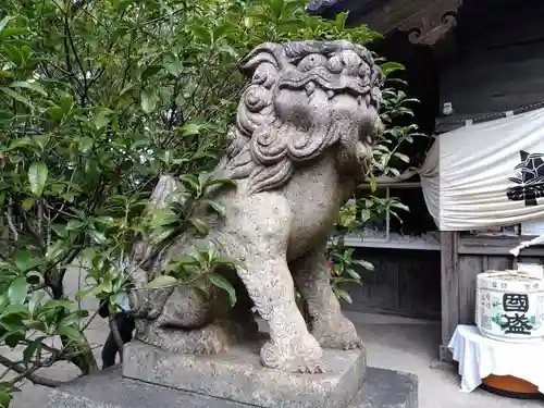 諏訪神社の狛犬
