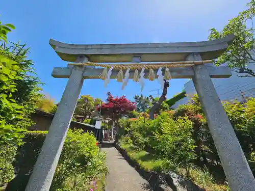 横浜御嶽神社の鳥居