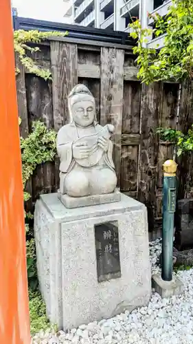 幸町辨財天の像