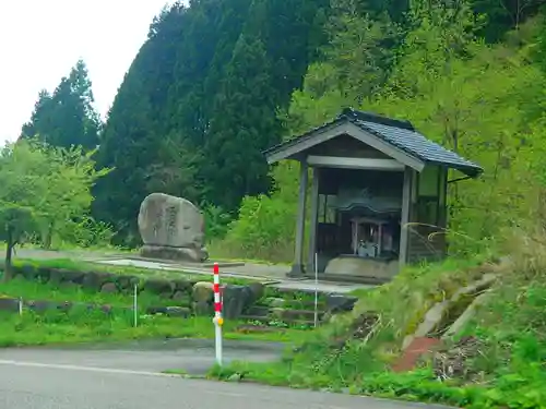 荒山地蔵尊の本殿