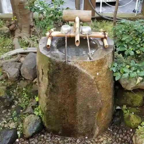 妻戀神社の手水舎