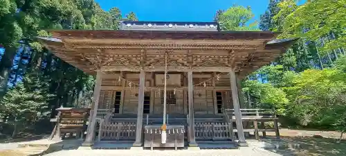 氷上神社の{uncategorized: "未分類", other: "その他", undefined: "問題あり", building: "その他建物", grave: "お墓", sacred_gate: "鳥居", guardian: "狛犬", statue: "像", buddha: "仏像", history: "歴史", nature: "自然", garden: "庭園", animal: "動物", pagoda: "塔", temizu: "手水舎", mountain_gate: "山門・神門", sanctuary: "本殿・本堂", subordinate: "末社・摂社", art: "芸術", scenery: "景色", jizo: "地蔵", ema: "絵馬", goshuin: "御朱印", omikuji: "おみくじ", items: "授与品その他", amulet: "お守り", goshuincho: "御朱印帳", eats: "食事", festival: "お祭り", votive_dance: "神楽", shichigosan: "七五三参", wedding: "結婚式", experience: "体験その他", initially: "初詣", around: "周辺", anti_infection: "感染症対策"}