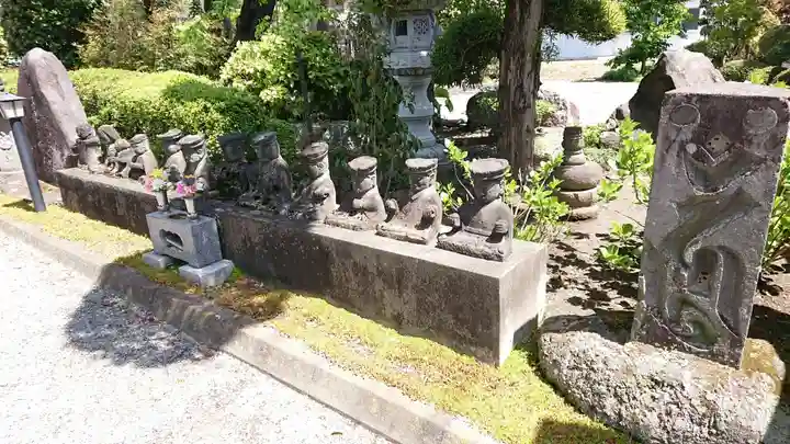 禅養寺の像