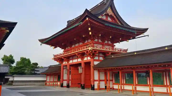 伏見稲荷大社の山門・神門