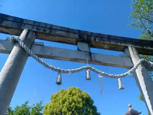 天神神社（柳津天神神社）の{uncategorized: "未分類", other: "その他", undefined: "問題あり", building: "その他建物", grave: "お墓", sacred_gate: "鳥居", guardian: "狛犬", statue: "像", buddha: "仏像", history: "歴史", nature: "自然", garden: "庭園", animal: "動物", pagoda: "塔", temizu: "手水舎", mountain_gate: "山門・神門", sanctuary: "本殿・本堂", subordinate: "末社・摂社", art: "芸術", scenery: "景色", jizo: "地蔵", ema: "絵馬", goshuin: "御朱印", omikuji: "おみくじ", items: "授与品その他", amulet: "お守り", goshuincho: "御朱印帳", eats: "食事", festival: "お祭り", votive_dance: "神楽", shichigosan: "七五三参", wedding: "結婚式", experience: "体験その他", initially: "初詣", around: "周辺", anti_infection: "感染症対策"}