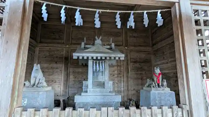 三峯神社の{uncategorized: "未分類", other: "その他", undefined: "問題あり", building: "その他建物", grave: "お墓", sacred_gate: "鳥居", guardian: "狛犬", statue: "像", buddha: "仏像", history: "歴史", nature: "自然", garden: "庭園", animal: "動物", pagoda: "塔", temizu: "手水舎", mountain_gate: "山門・神門", sanctuary: "本殿・本堂", subordinate: "末社・摂社", art: "芸術", scenery: "景色", jizo: "地蔵", ema: "絵馬", goshuin: "御朱印", omikuji: "おみくじ", items: "授与品その他", amulet: "お守り", goshuincho: "御朱印帳", eats: "食事", festival: "お祭り", votive_dance: "神楽", shichigosan: "七五三参", wedding: "結婚式", experience: "体験その他", initially: "初詣", around: "周辺", anti_infection: "感染症対策"}