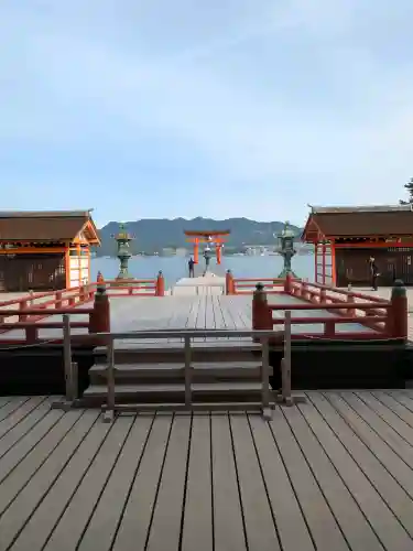 厳島神社の{uncategorized: "未分類", other: "その他", undefined: "問題あり", building: "その他建物", grave: "お墓", sacred_gate: "鳥居", guardian: "狛犬", statue: "像", buddha: "仏像", history: "歴史", nature: "自然", garden: "庭園", animal: "動物", pagoda: "塔", temizu: "手水舎", mountain_gate: "山門・神門", sanctuary: "本殿・本堂", subordinate: "末社・摂社", art: "芸術", scenery: "景色", jizo: "地蔵", ema: "絵馬", goshuin: "御朱印", omikuji: "おみくじ", items: "授与品その他", amulet: "お守り", goshuincho: "御朱印帳", eats: "食事", festival: "お祭り", votive_dance: "神楽", shichigosan: "七五三参", wedding: "結婚式", experience: "体験その他", initially: "初詣", around: "周辺", anti_infection: "感染症対策"}
