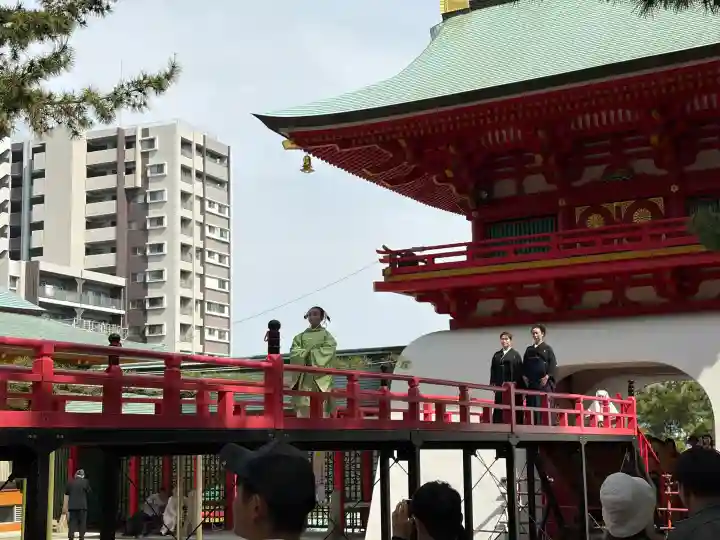 赤間神宮の{uncategorized: "未分類", other: "その他", undefined: "問題あり", building: "その他建物", grave: "お墓", sacred_gate: "鳥居", guardian: "狛犬", statue: "像", buddha: "仏像", history: "歴史", nature: "自然", garden: "庭園", animal: "動物", pagoda: "塔", temizu: "手水舎", mountain_gate: "山門・神門", sanctuary: "本殿・本堂", subordinate: "末社・摂社", art: "芸術", scenery: "景色", jizo: "地蔵", ema: "絵馬", goshuin: "御朱印", omikuji: "おみくじ", items: "授与品その他", amulet: "お守り", goshuincho: "御朱印帳", eats: "食事", festival: "お祭り", votive_dance: "神楽", shichigosan: "七五三参", wedding: "結婚式", experience: "体験その他", initially: "初詣", around: "周辺", anti_infection: "感染症対策"}