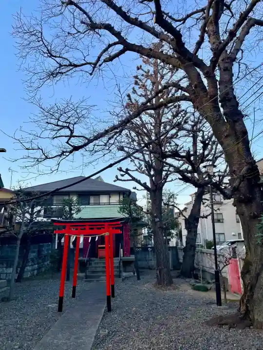 熊野神社の{uncategorized: "未分類", other: "その他", undefined: "問題あり", building: "その他建物", grave: "お墓", sacred_gate: "鳥居", guardian: "狛犬", statue: "像", buddha: "仏像", history: "歴史", nature: "自然", garden: "庭園", animal: "動物", pagoda: "塔", temizu: "手水舎", mountain_gate: "山門・神門", sanctuary: "本殿・本堂", subordinate: "末社・摂社", art: "芸術", scenery: "景色", jizo: "地蔵", ema: "絵馬", goshuin: "御朱印", omikuji: "おみくじ", items: "授与品その他", amulet: "お守り", goshuincho: "御朱印帳", eats: "食事", festival: "お祭り", votive_dance: "神楽", shichigosan: "七五三参", wedding: "結婚式", experience: "体験その他", initially: "初詣", around: "周辺", anti_infection: "感染症対策"}